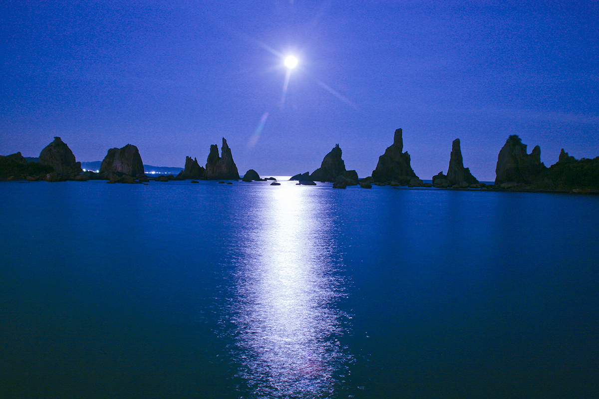 橋杭岩（はしぐいいわ）